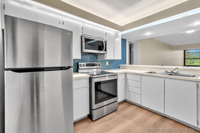Building Photo - 3650 Whitehall Dr