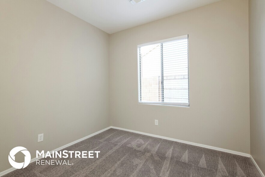 Building Photo - 12933 W Ash St