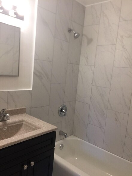 Building Photo - 8506 Waukegan Rd