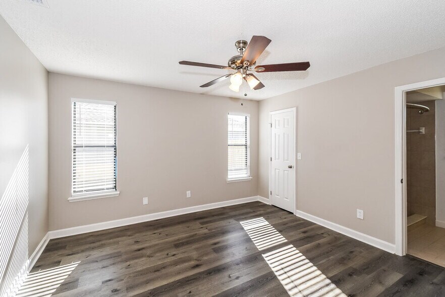 Building Photo - 7974 Amandas Crossing Dr E