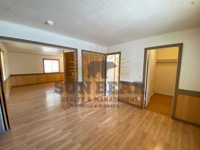 Building Photo - 872 Tanager St