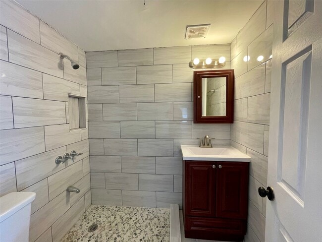 Building Photo - 417 Adams Ave