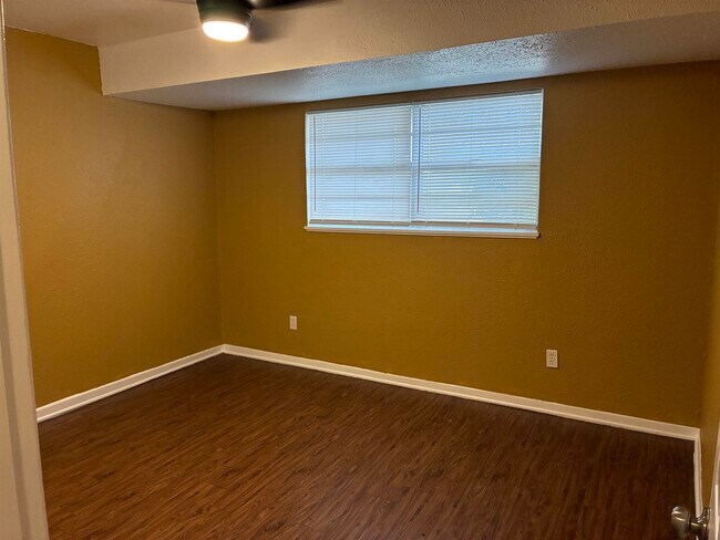 Building Photo - 1112 Northwood Dr