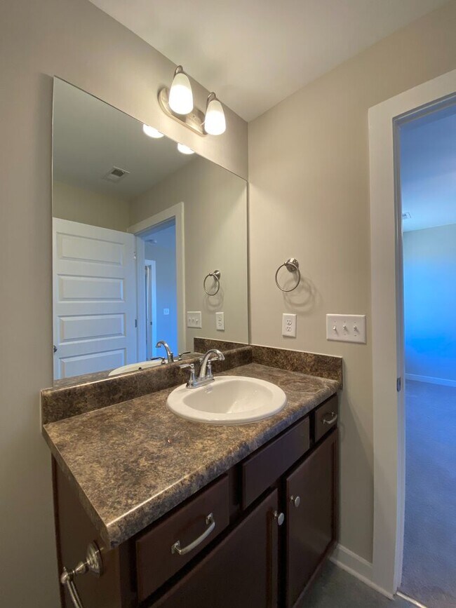 Building Photo - Gorgeous Home for Rent in Talladega, AL! A...