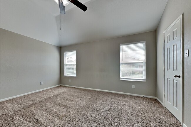 Building Photo - 16731 N Blue Jay Dr