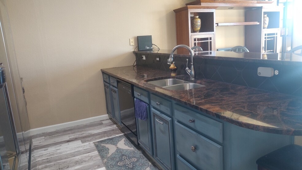 Kitchen - 15475 Andrews Dr