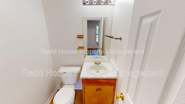Building Photo - 111 Oakridge Cir