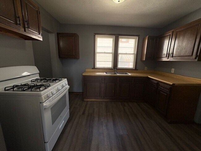 Building Photo - Large 4-Bedroom Home in University Park Near Downtown Akron