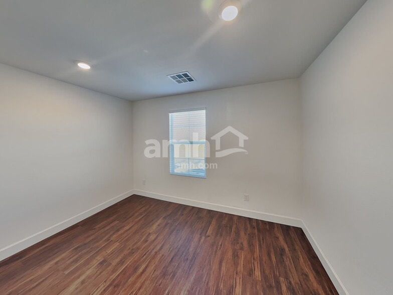 Building Photo - 284 Yasmin Daylily Pl