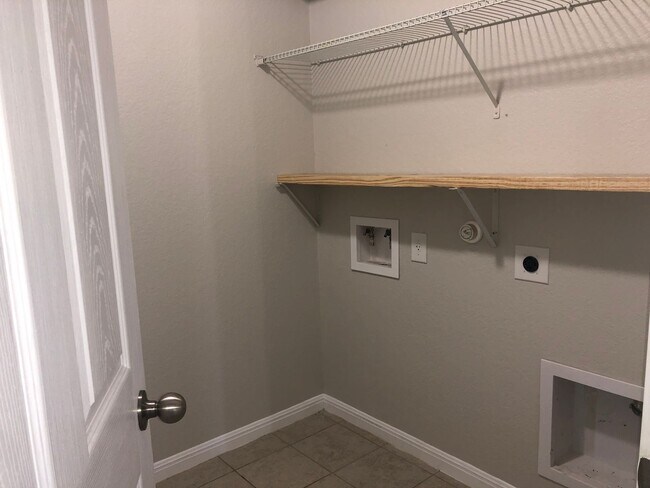 Building Photo - Beautiful 3/2 Single Story Home in New Bra...