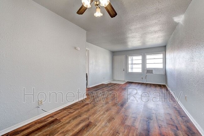 Building Photo - 412 Monroney Dr