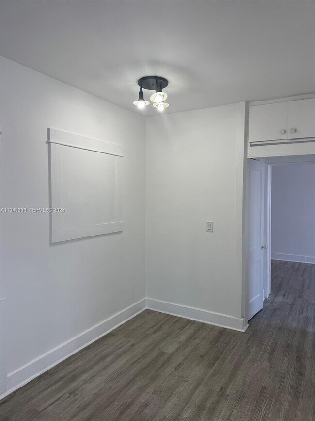 Building Photo - 1552 SW 2nd St