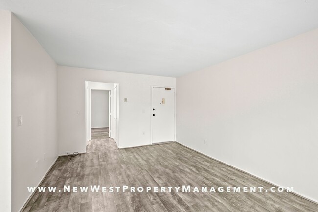 Building Photo - Renovated Pacific Beach 1 Bedroom at Pacif...