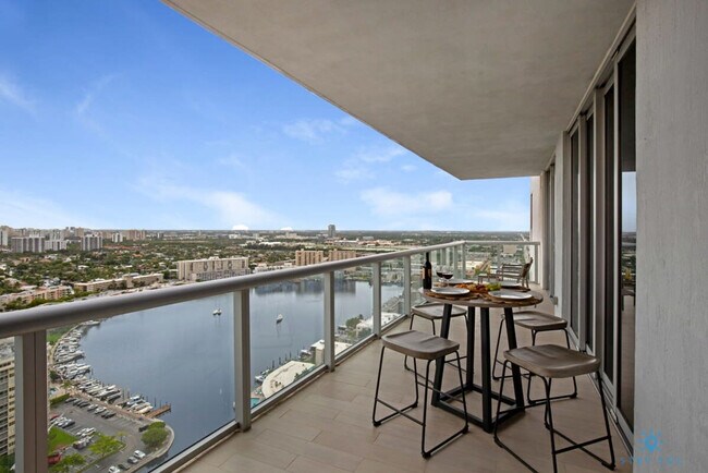 Building Photo - 2600 E Hallandale Beach Blvd