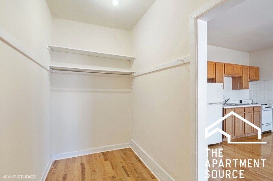 Building Photo - 1058 W George St