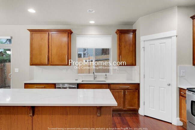 Building Photo - Updated Three Bedroom Gem in Bethany!