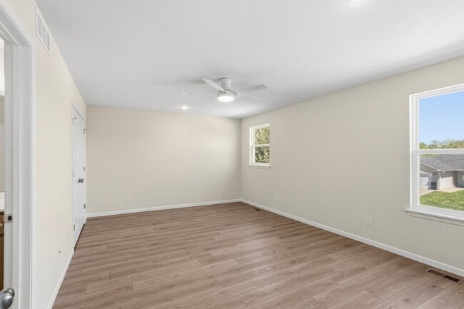 Building Photo - 4919-4921 Silver Mill Dr.
