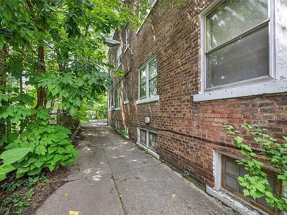 Building Photo - 3318 East Dr