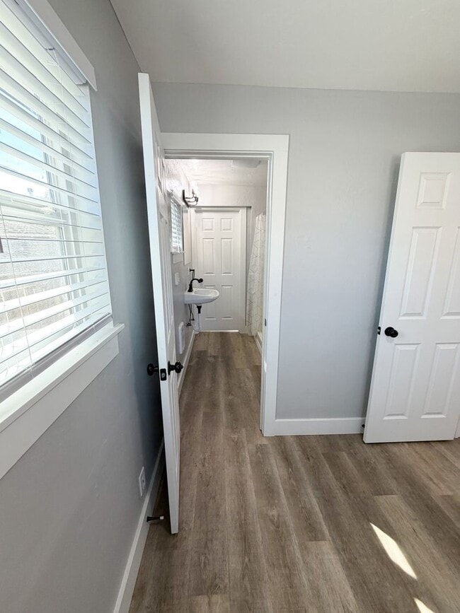 Building Photo - 2 Bedroom, 1 Bathroom Home