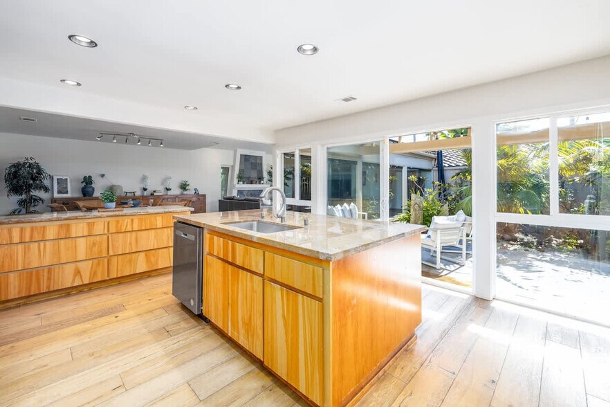 Building Photo - 5400 Carlsbad Blvd