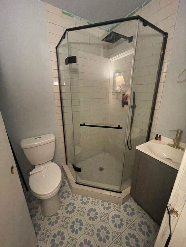 Building Photo - 1304 W Medicine Lake Dr