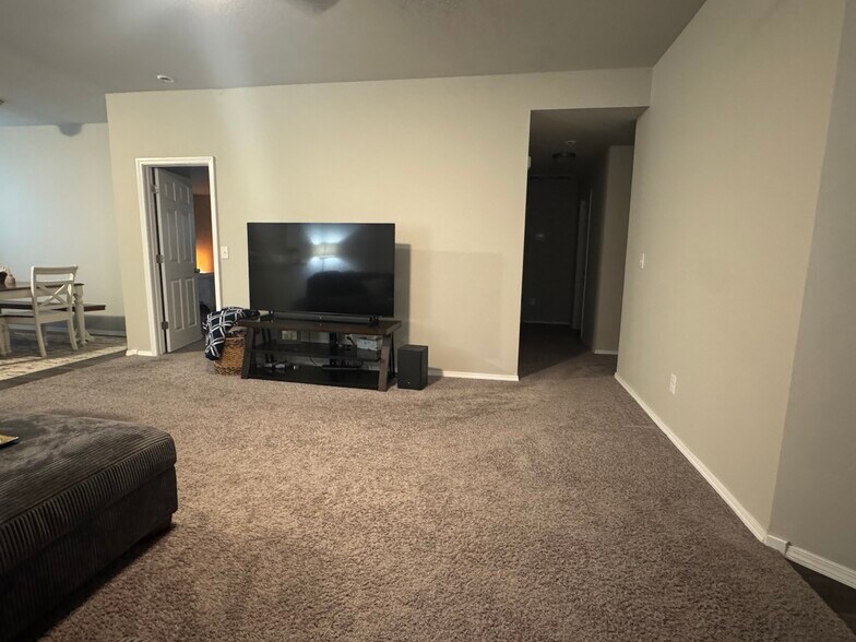 Building Photo - 1718 Carnley St