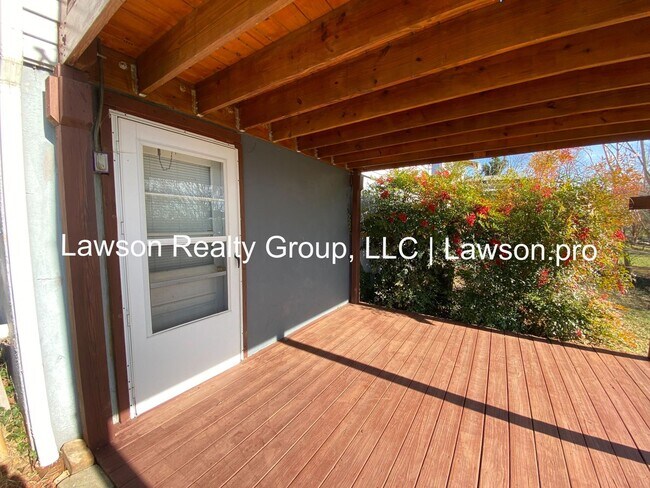 Building Photo - Charming Salem Cape Cod with Loft