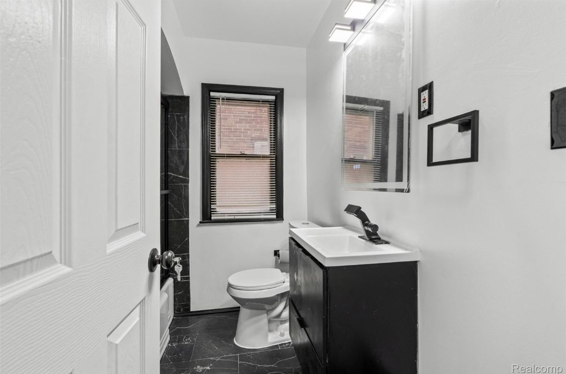 Building Photo - 10609 Stratman St