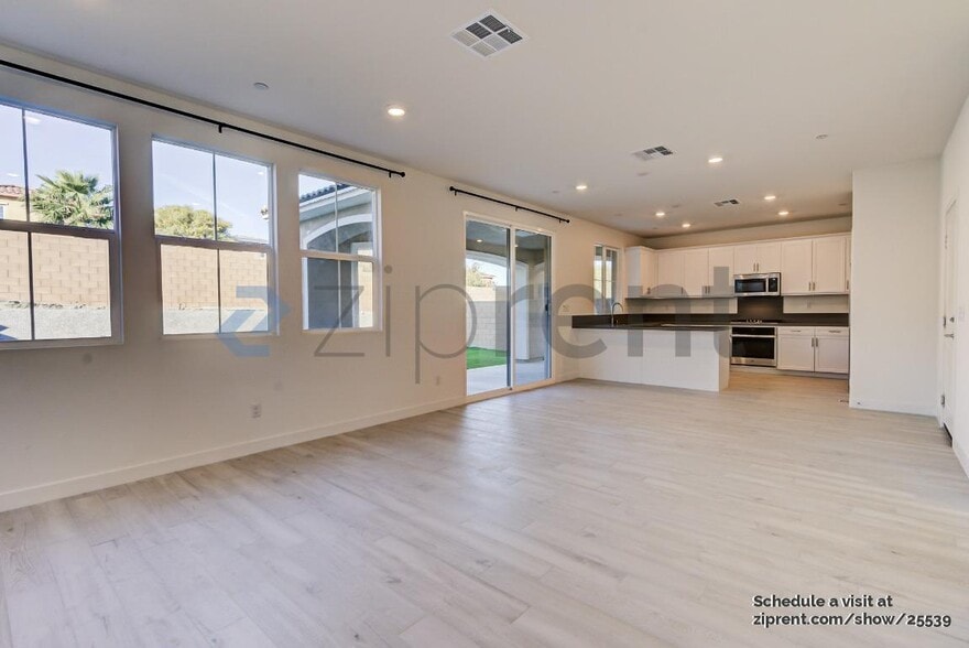 Building Photo - Unit