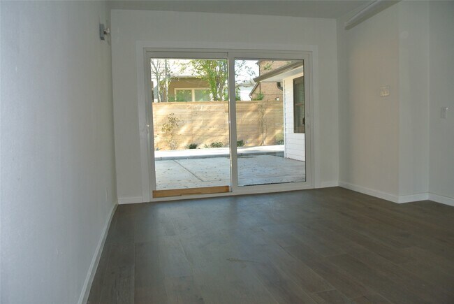 Building Photo - 7911 Greenbush St