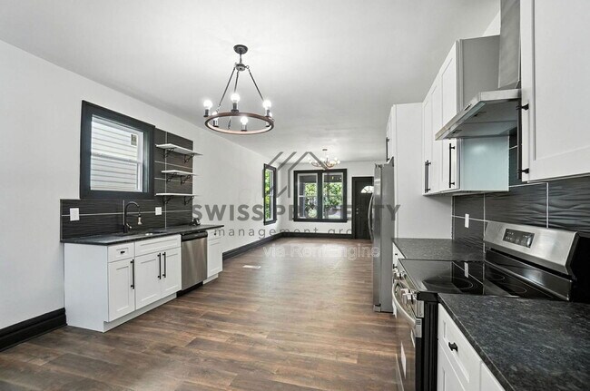 Building Photo - 889 E Livingston Ave