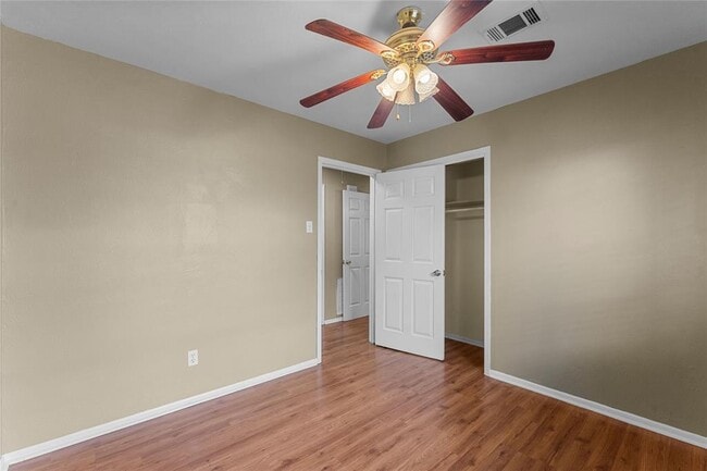 Building Photo - 807 Temple Dr