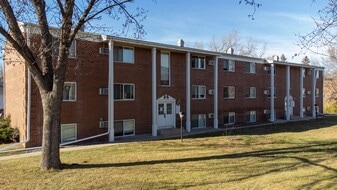 Building Photo - Colonial Apartments