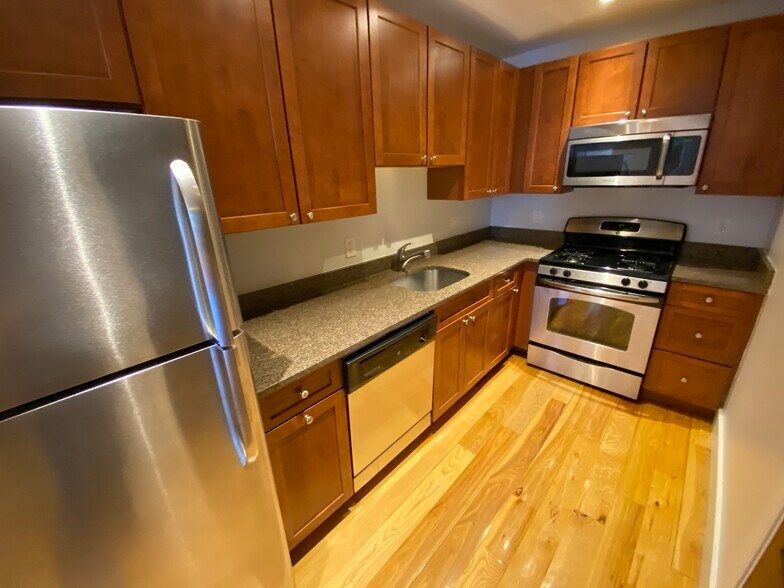 Building Photo - 117 Beacon St