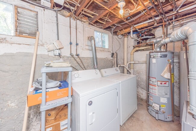 Building Photo - 1031 S Forest Ave