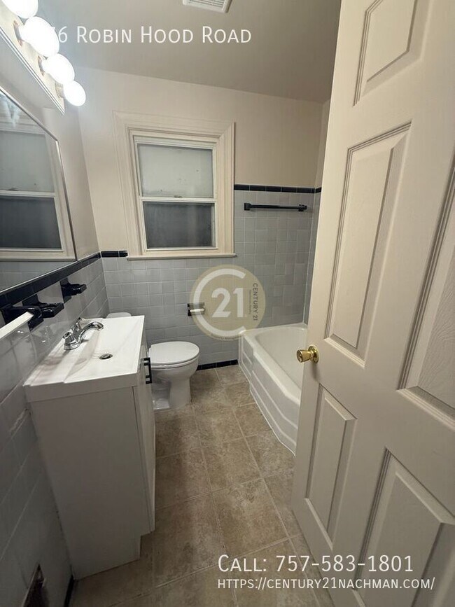 Building Photo - 4876 Robin Hood Rd