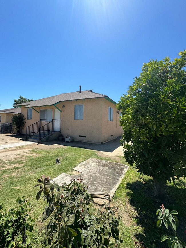 Building Photo - Cozy home in Wasco awaits your arrival! - ...