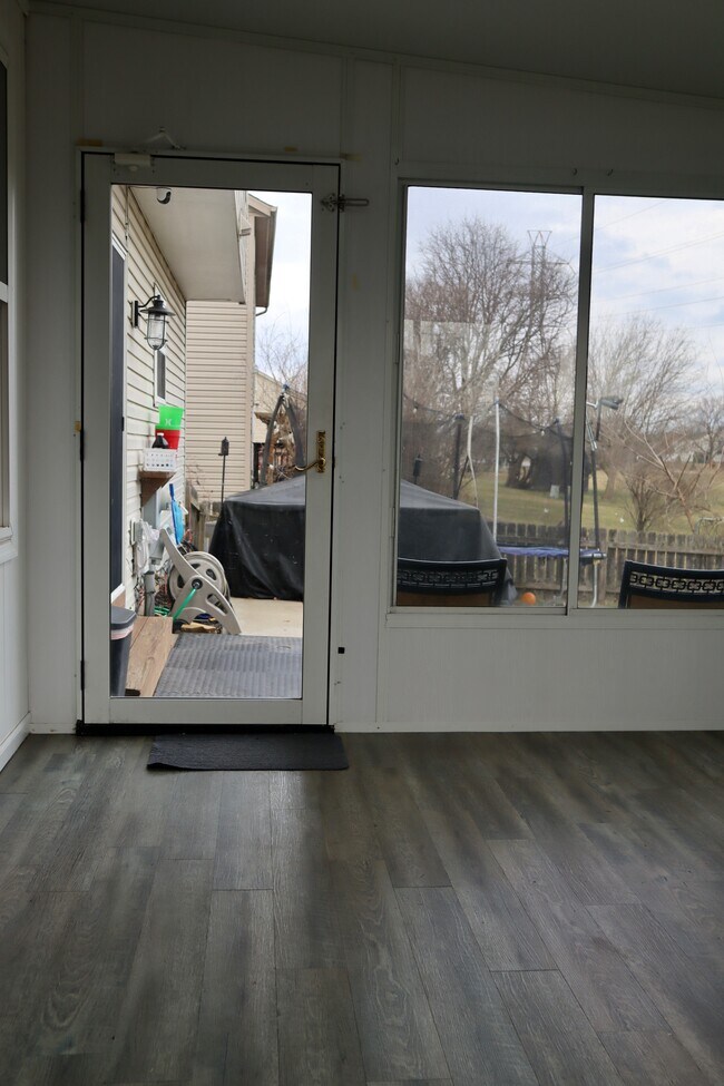 Building Photo - 3866 Lake Cumberland Way