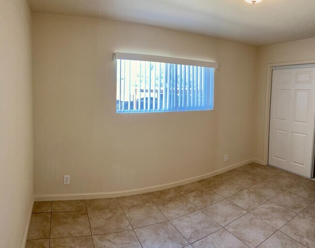 Building Photo - 24836 Walnut St