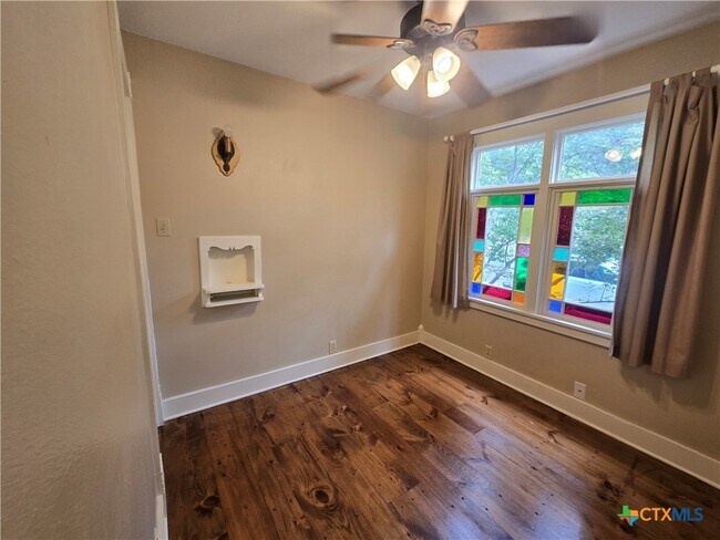 Building Photo - 294 Tolle St