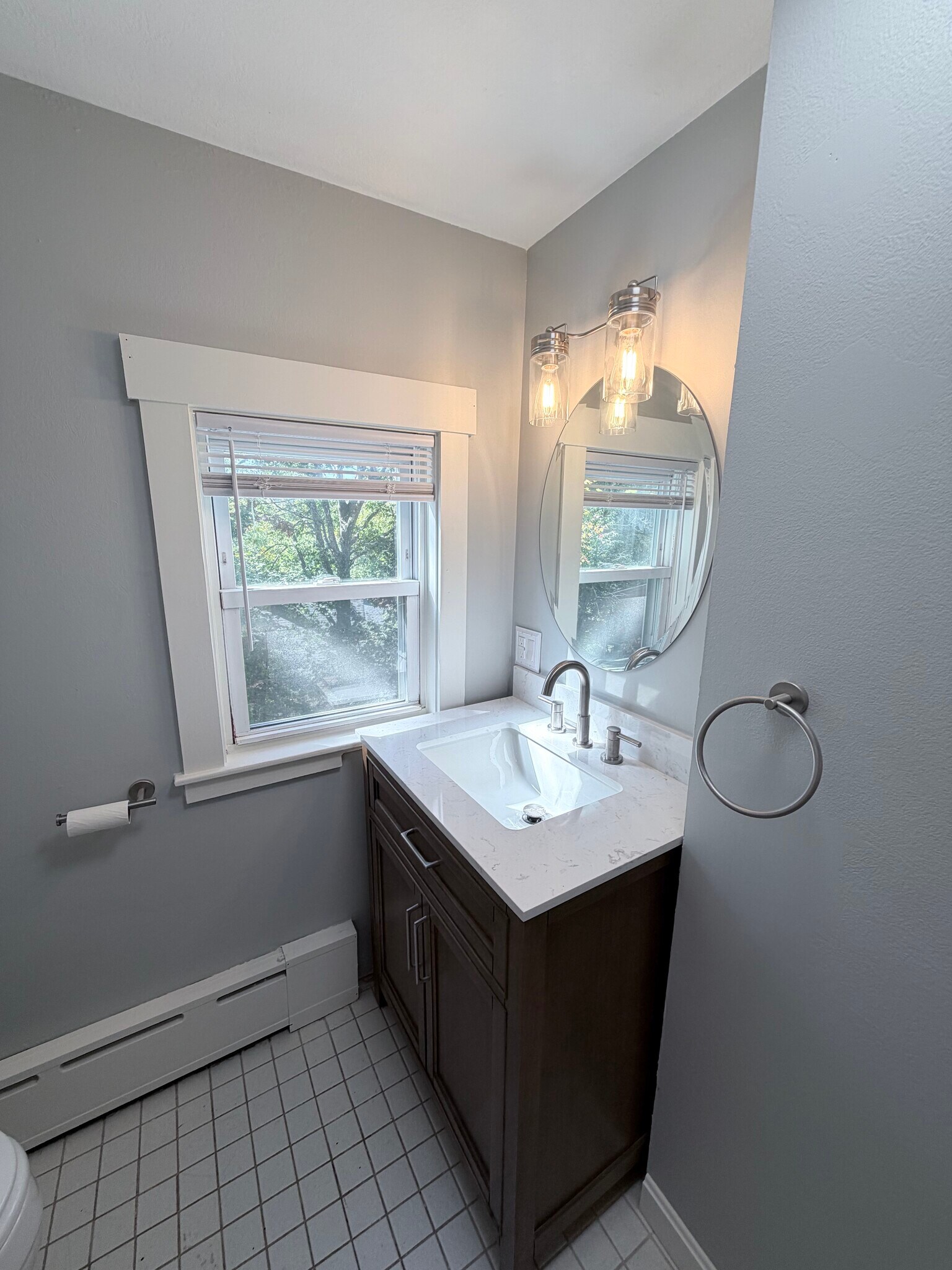 Bathroom - 221 Baldwin St