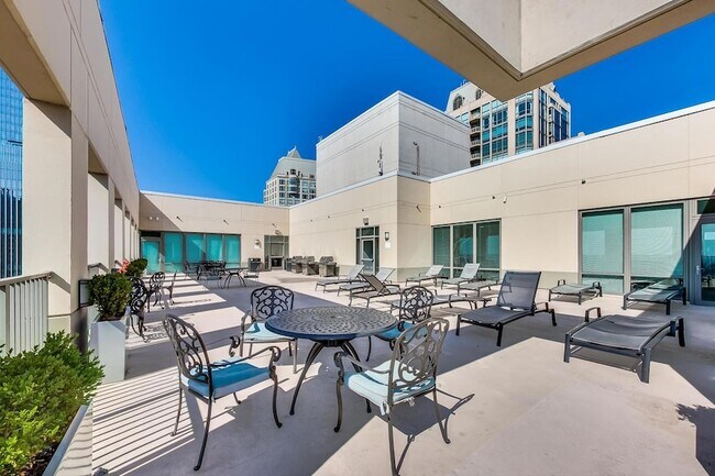 Building Photo - 2 E Erie St