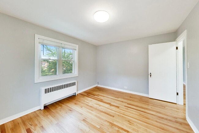 Building Photo - 6405 N Normandy Ave