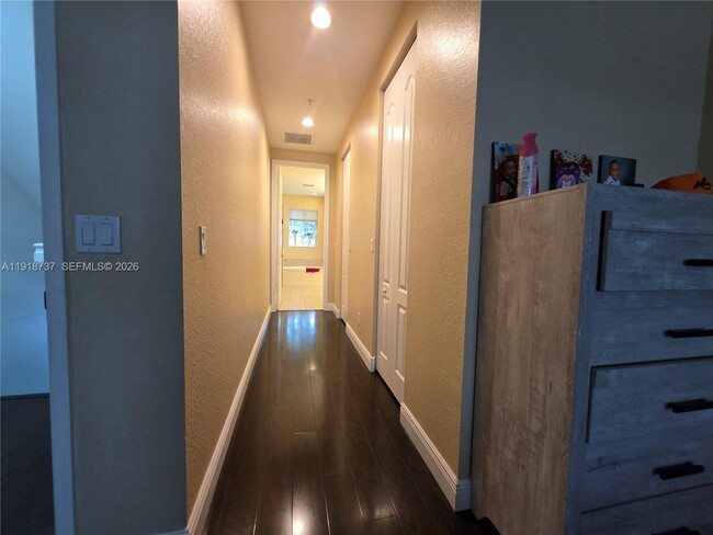 Building Photo - 2612 SW 81st Terrace