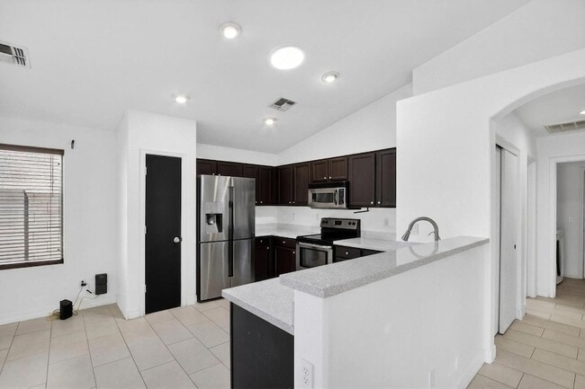 Building Photo - 6550 S 44th Ave