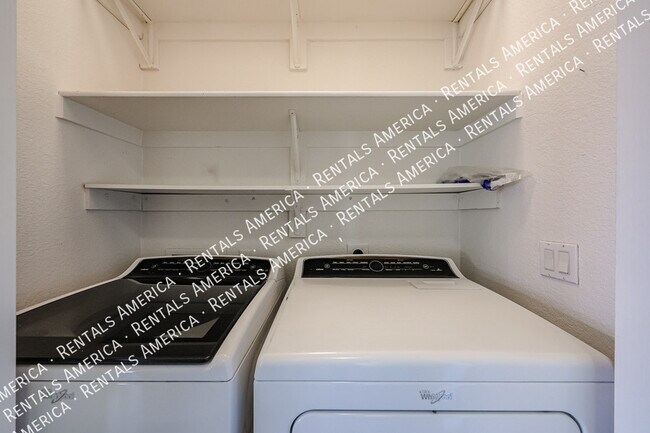 Building Photo - 869 E Waterview Pl