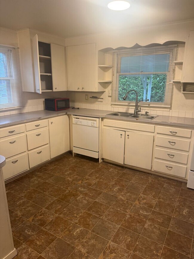 Building Photo - House for Rent!