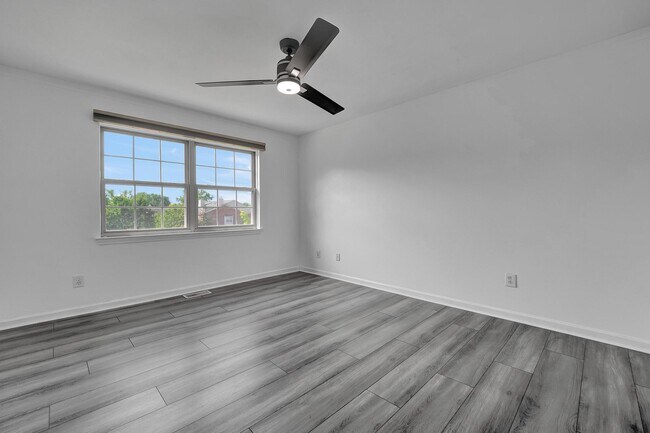 Building Photo - 17034 Farmington Rd