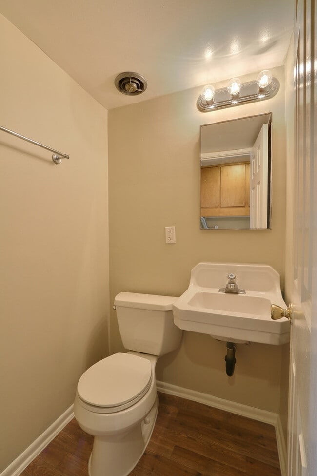 Building Photo - Spacious 3Bed/2Bath, 1-Story Ranch Home lo...