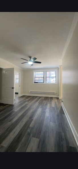 Building Photo - 3824 N Greenview Ave